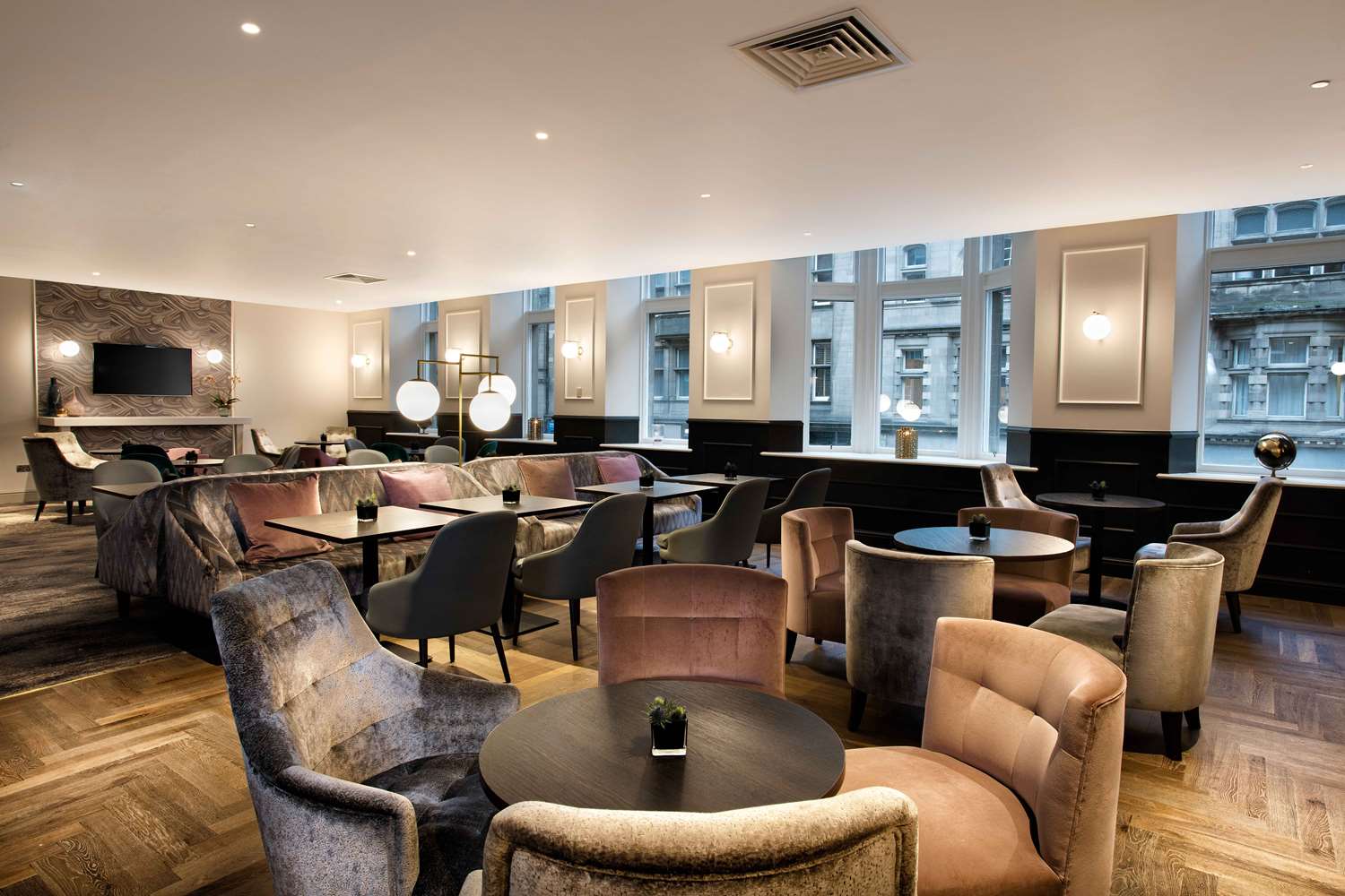Hilton Edinburgh Carlton 26/26