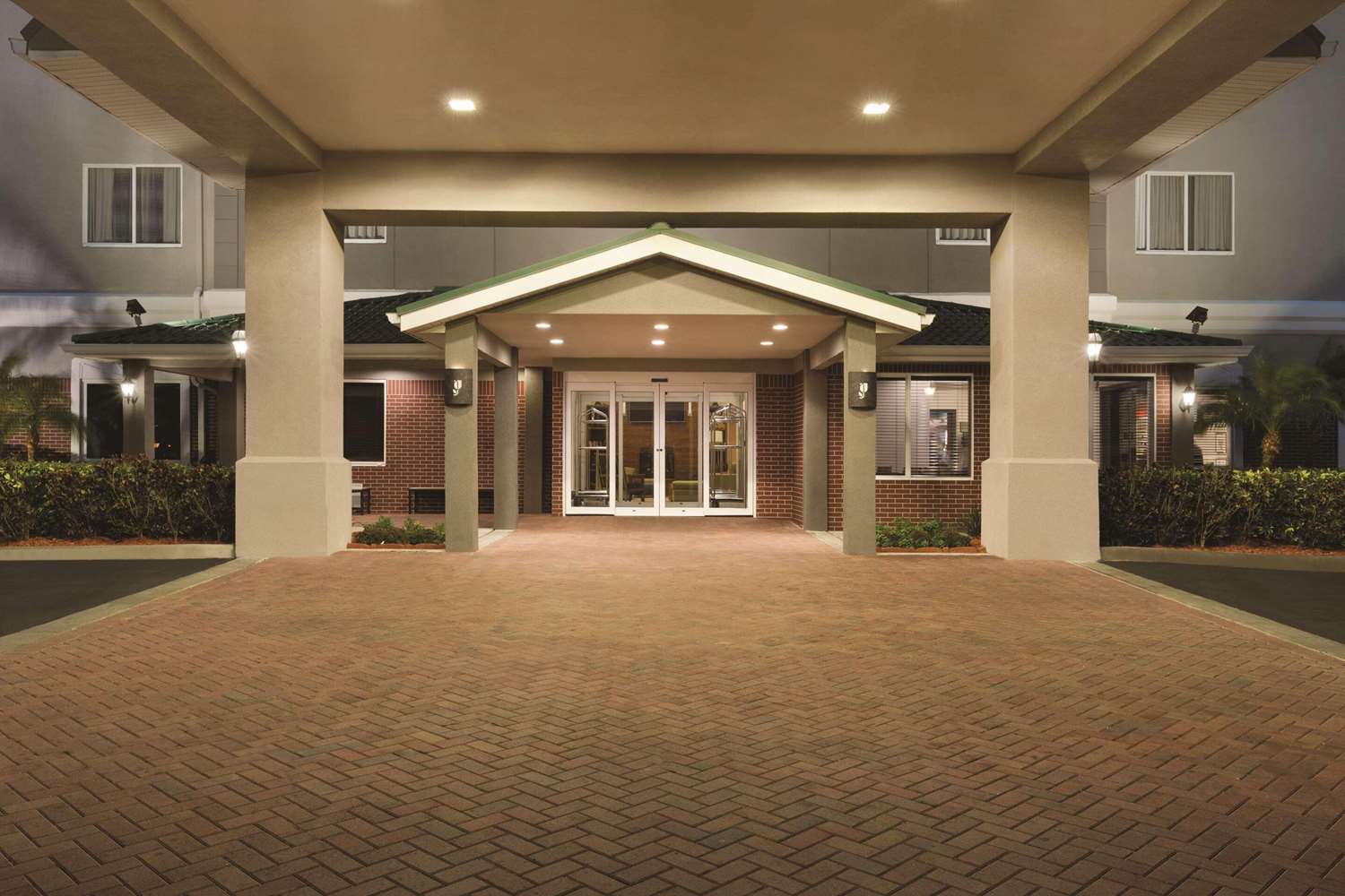 Country Inn & Suites by Radisson, St. Petersburg - Clearwater, FL 10/56