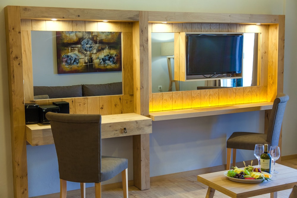 Elmi Suites 45/55