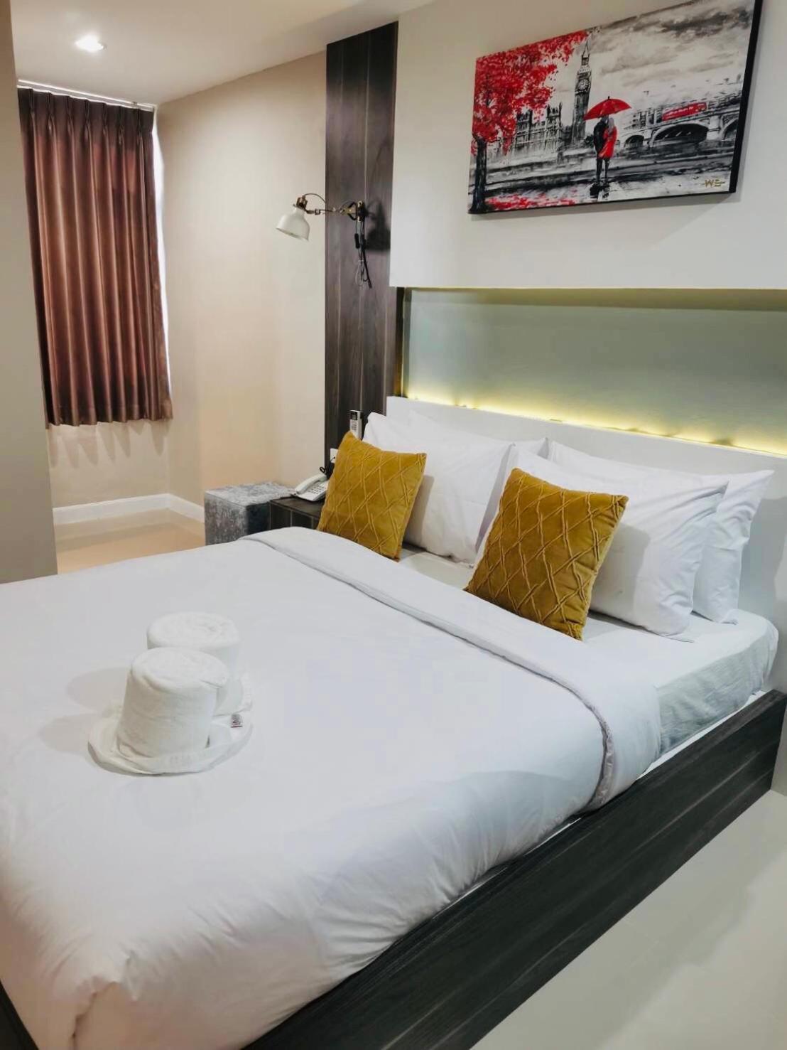 We Resident Hotel 5/33