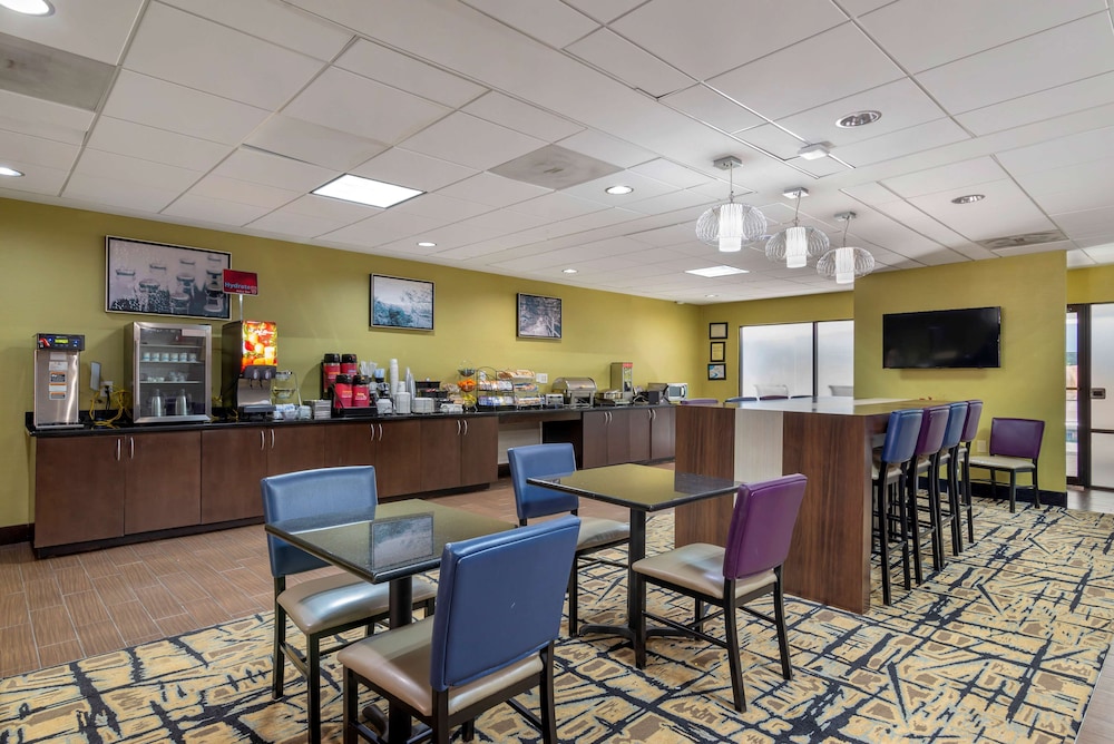 Best Western Plus McDonough Inn & Suites 48/55