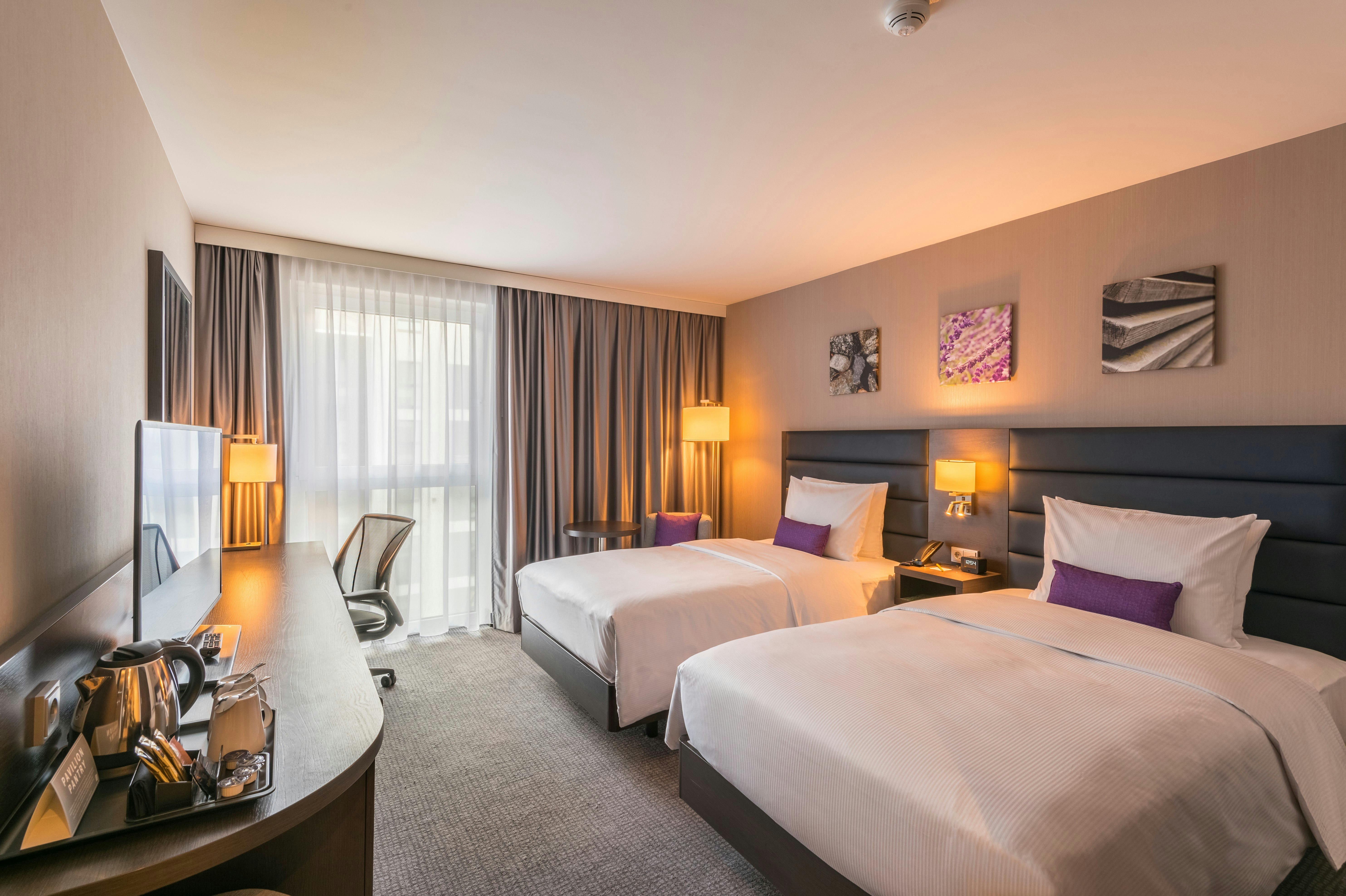 ROOM, TWIN BEDS