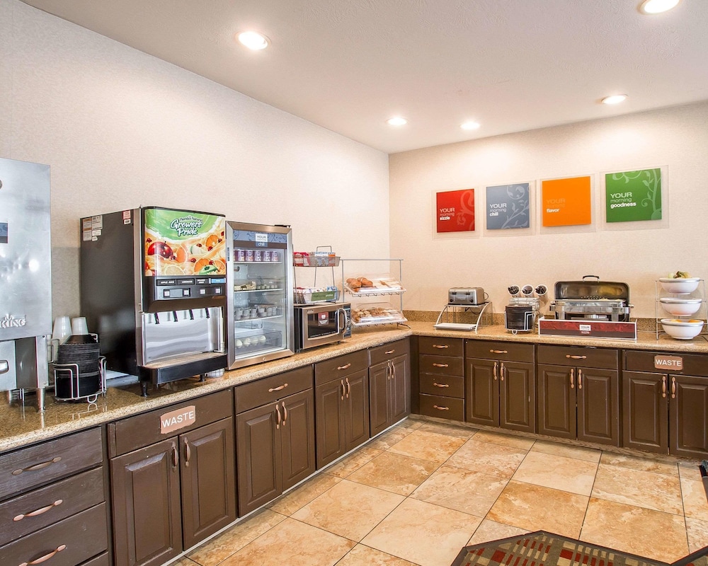 Comfort Suites Peoria Sports Complex 36/43