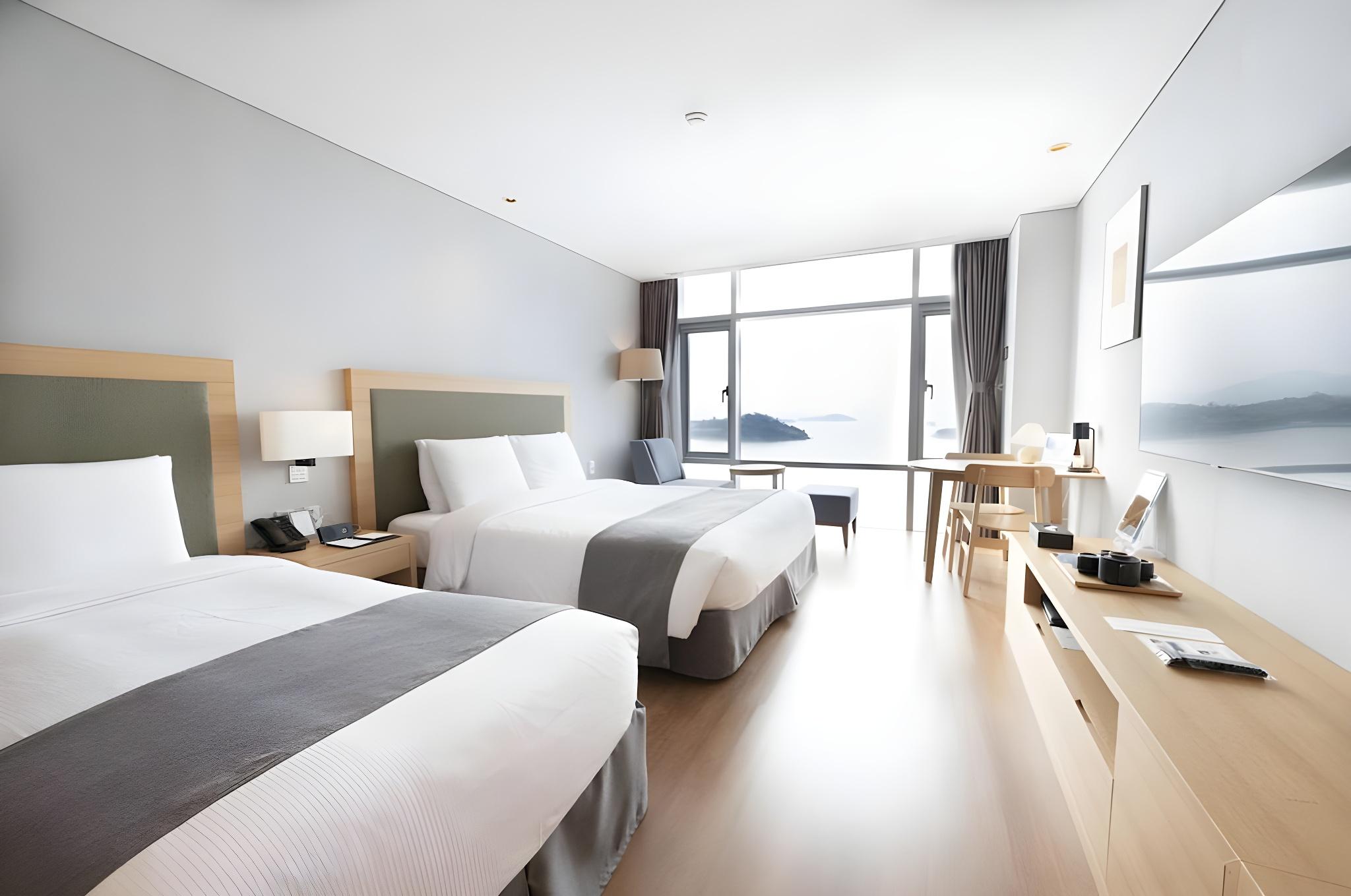 Premier, Family, 1 Double and 1 Single Bed, Ocean or Ondol View, High Floor