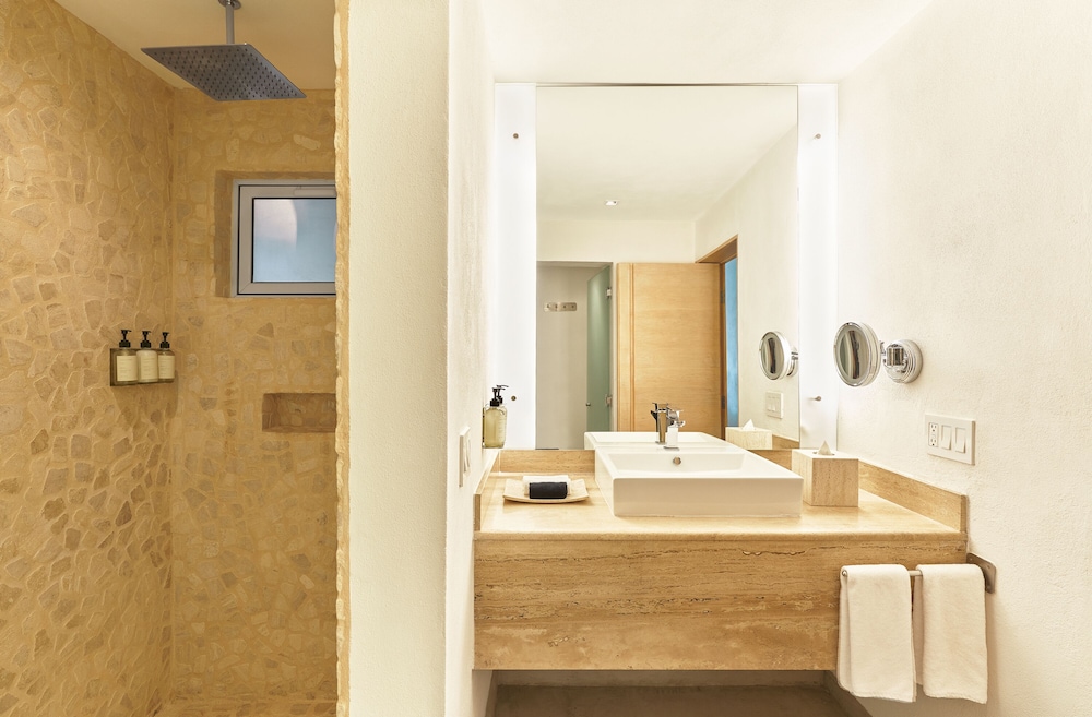 Bahia Hotel and Beach House 29/76