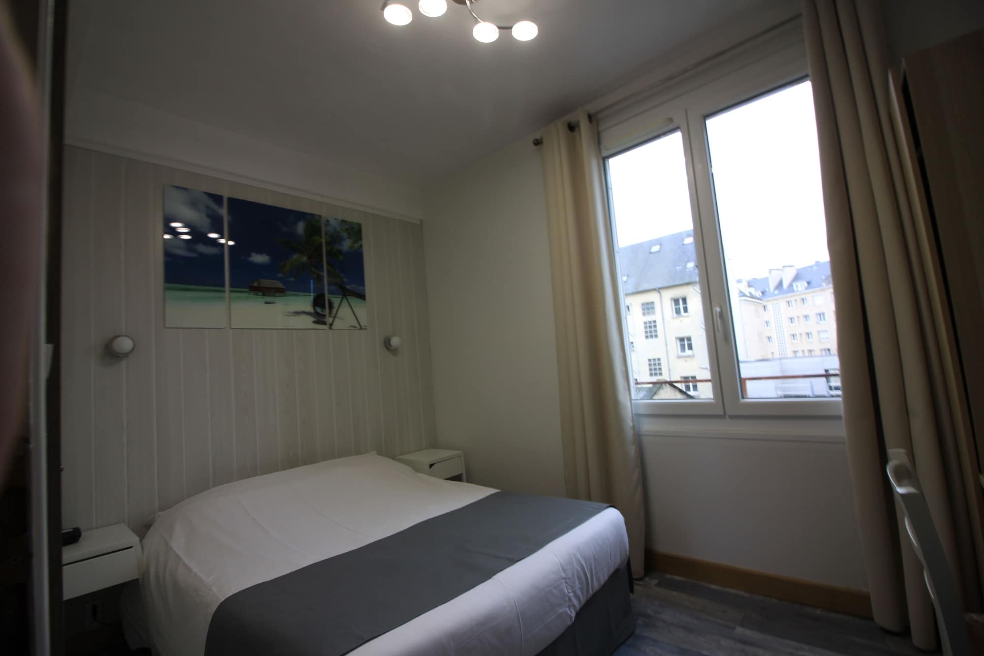 Room, Queen Bed, Courtyard View