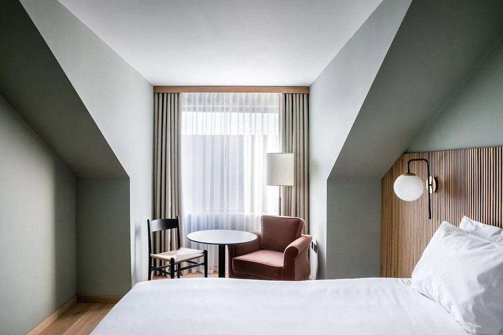 Room, Twin Beds