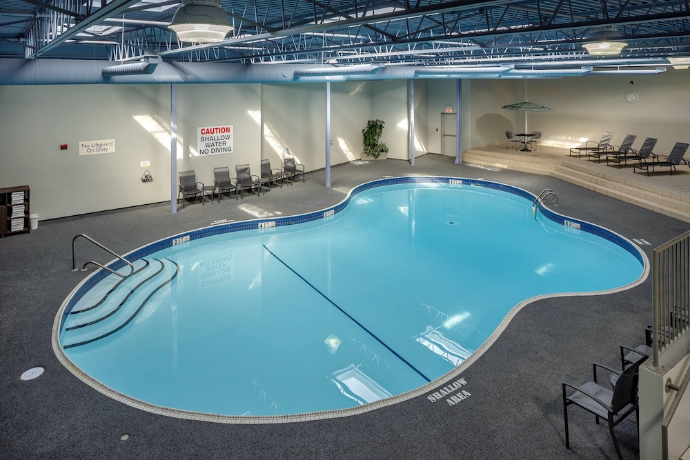 Fairfield Inn Suites By Marriott Belleville 1/48