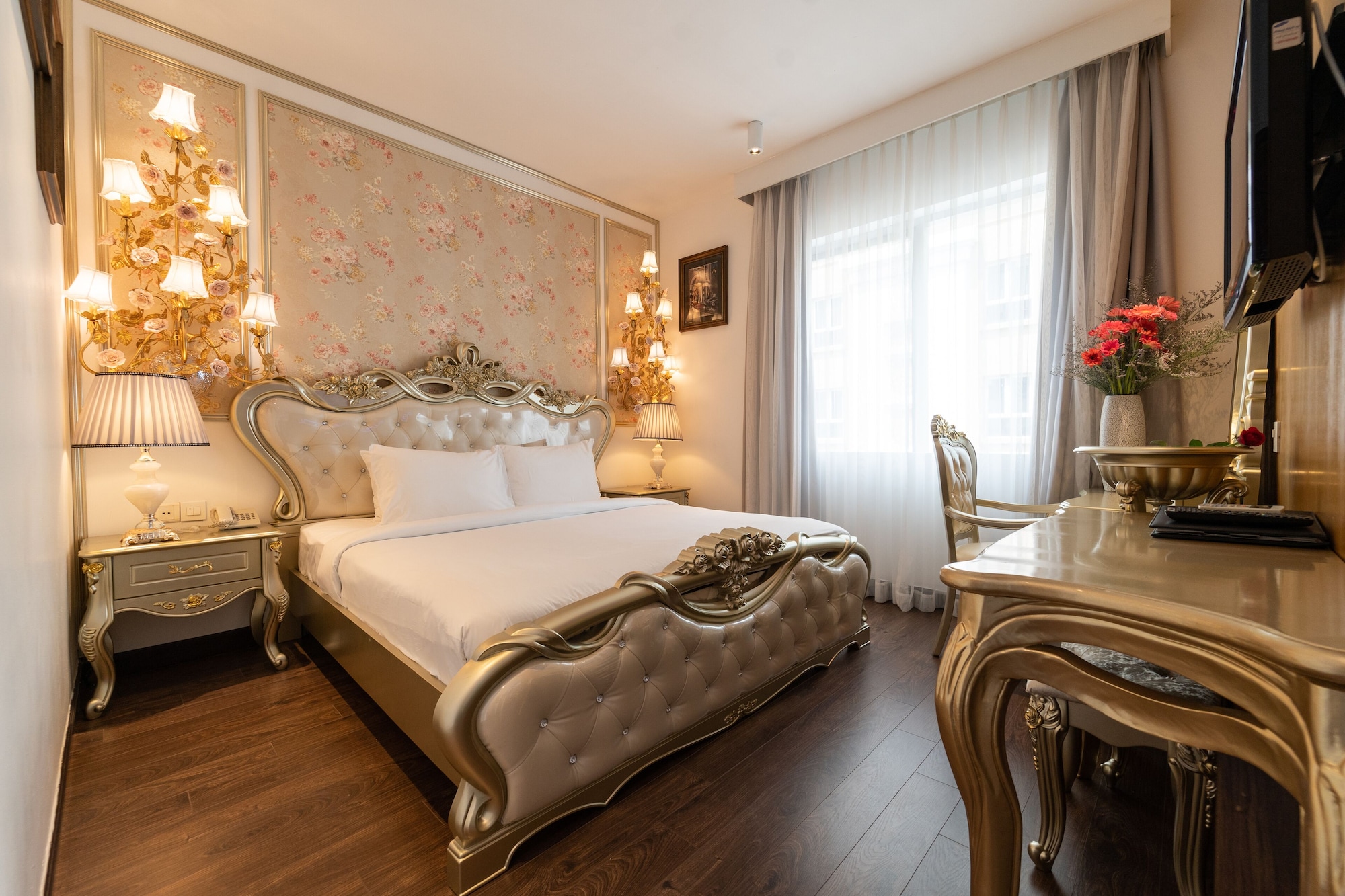 DELUXE, DOUBLE BED