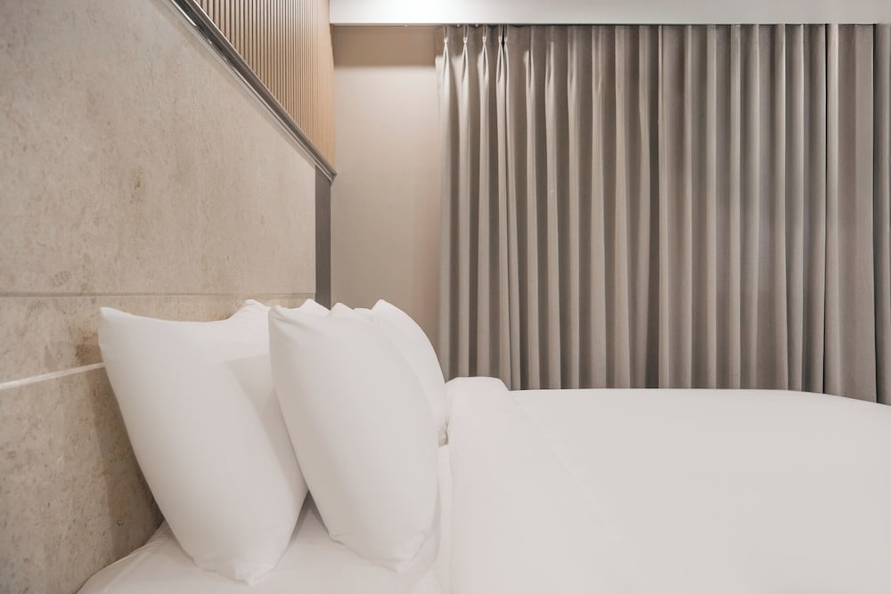 Piano Hotel 24/65