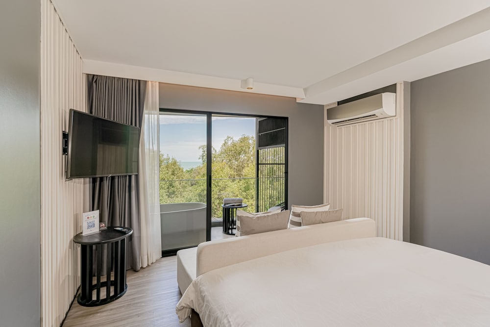 Bayphere Hotel Pattaya JC 12/49