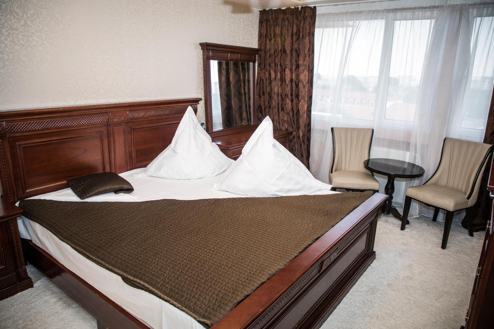 Executive, Suite