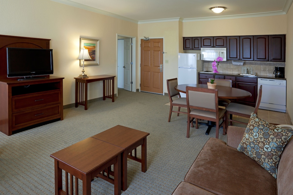 Staybridge Suites San Antonio Sea World 41/66