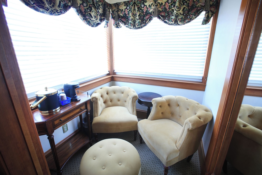 Pacific Grove Inn 1/79