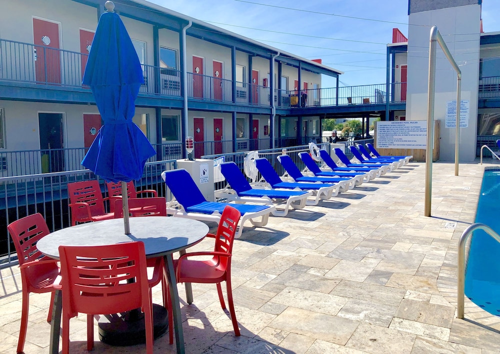 Sea And Breeze Hotel And Condo 17/49