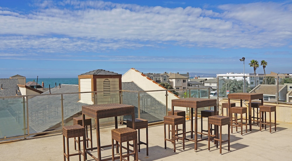 Ocean Surf Inn & Suites 45/73