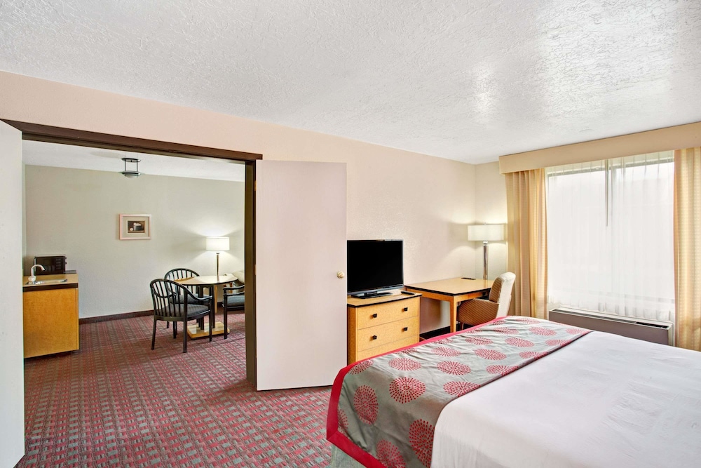 Clarion Inn Salt Lake City Airport 22/63