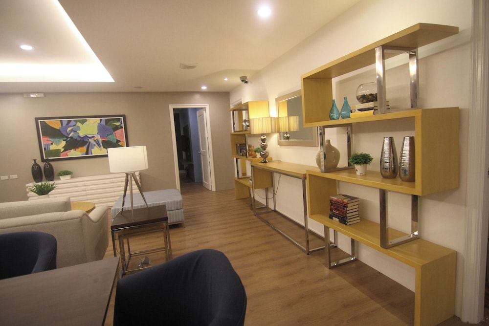 Bryan Condominium Suites 58/66