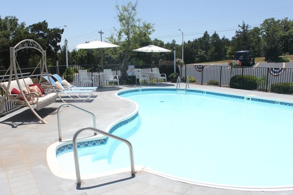 Scenic Hills Inn 2/55