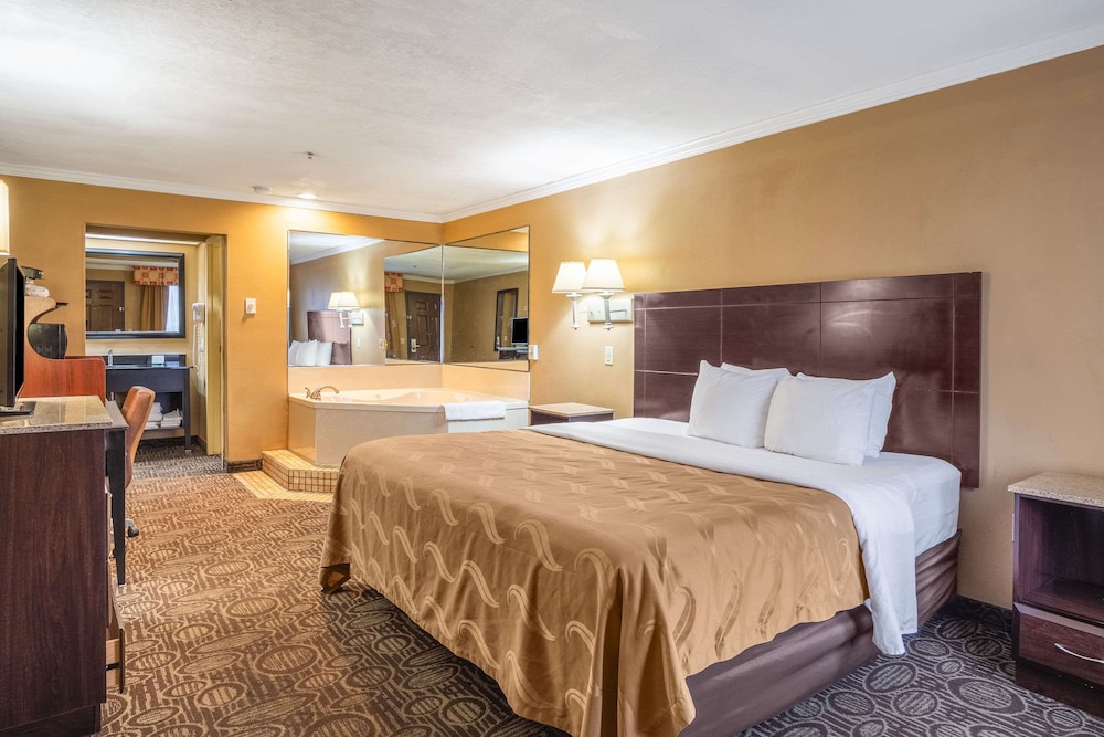 Quality Inn and Suites Ft Jackson Maingate 21/35
