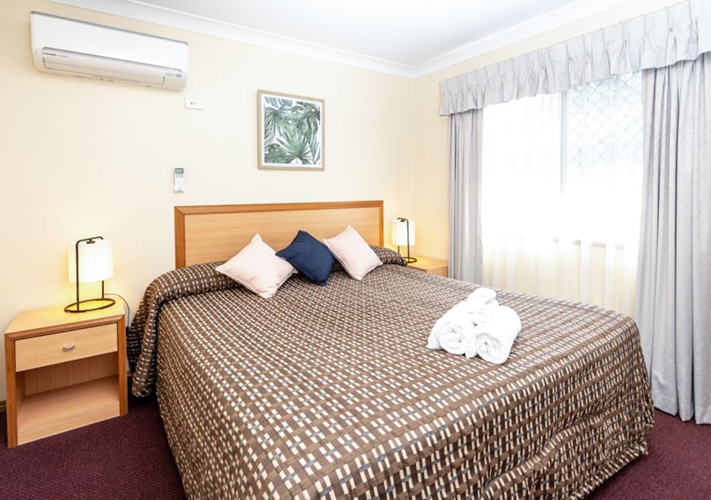 1 BEDROOM, EXECUTIVE, SUITE, KITCHENETTE