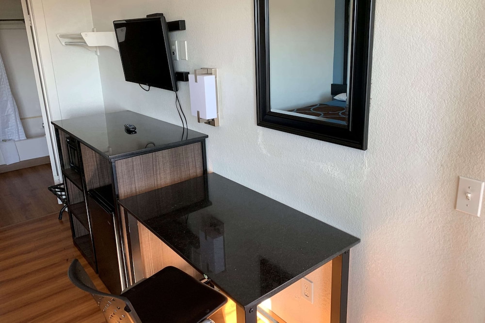 Super 8 by Wyndham Phoenix West 13/18