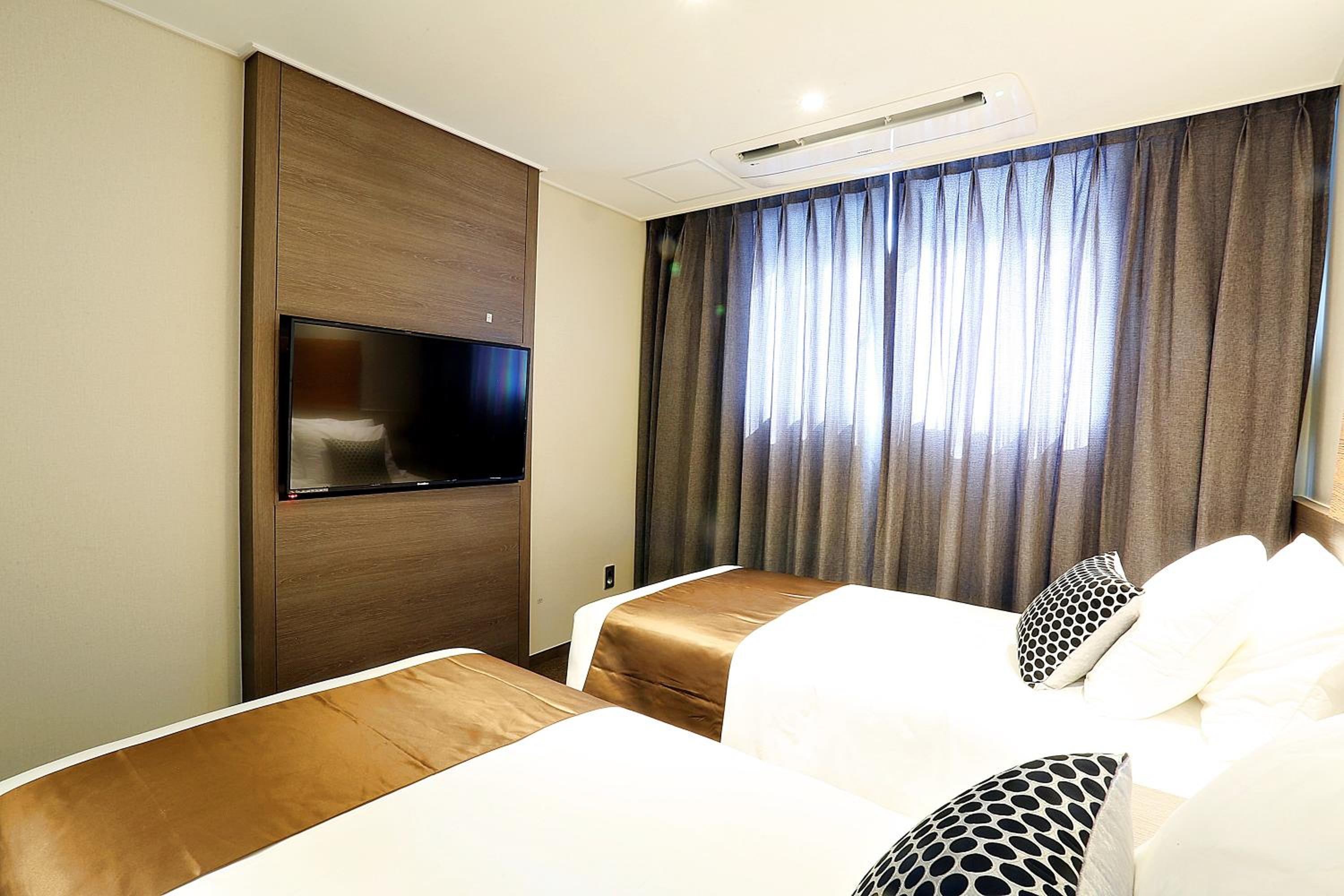 Grand Millions Hotel 25/42