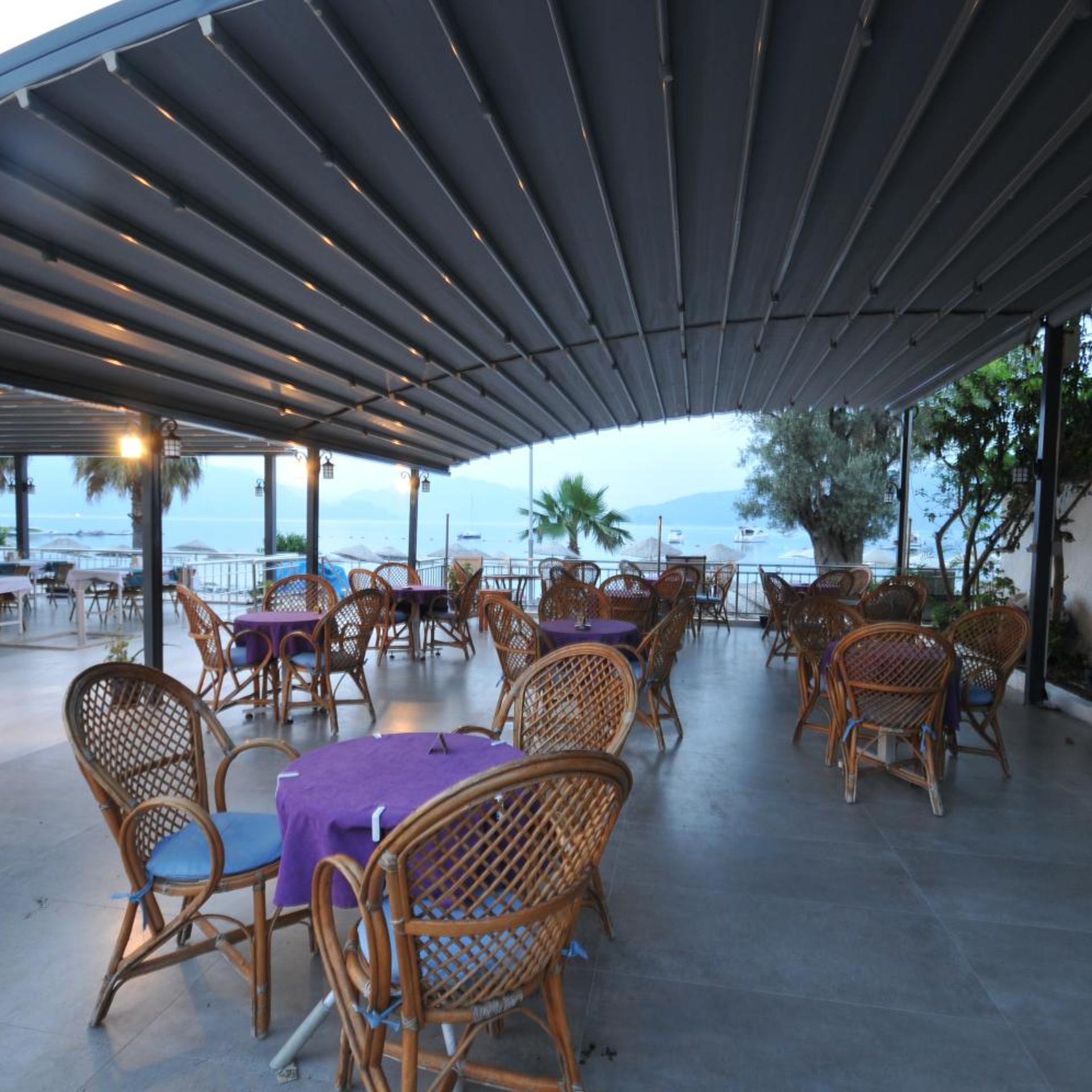 Amos Hotel 37/54