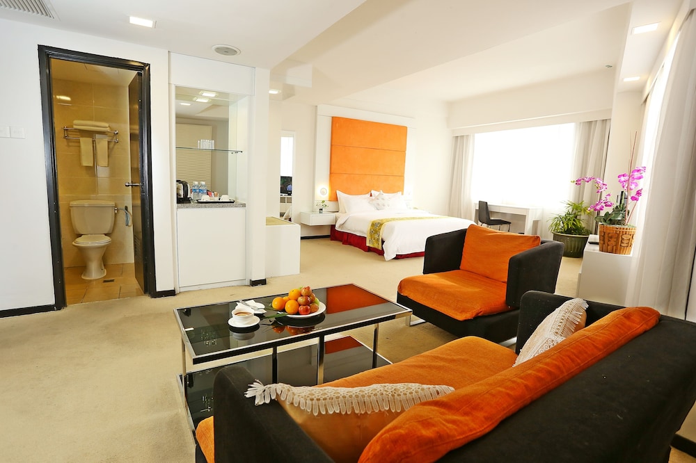 Borneo Royale Hotel 12/26