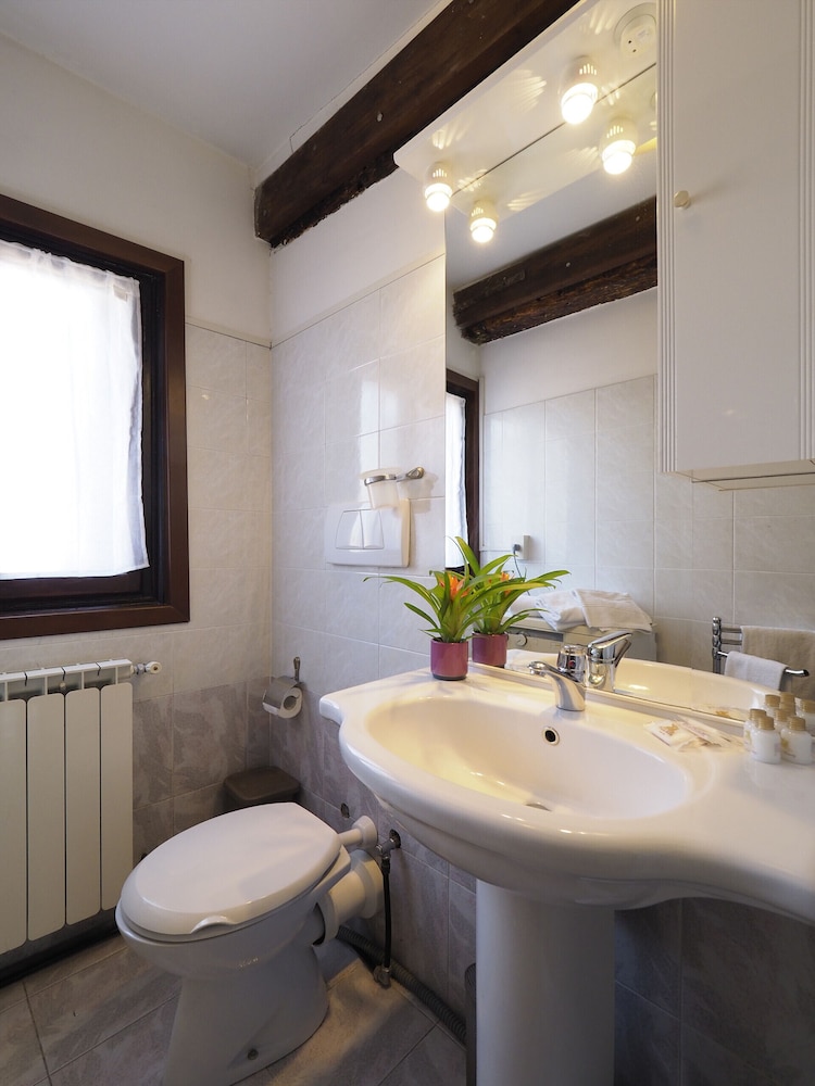Ambra (CANNAREGIO (CORTE CORTESE) 28/34