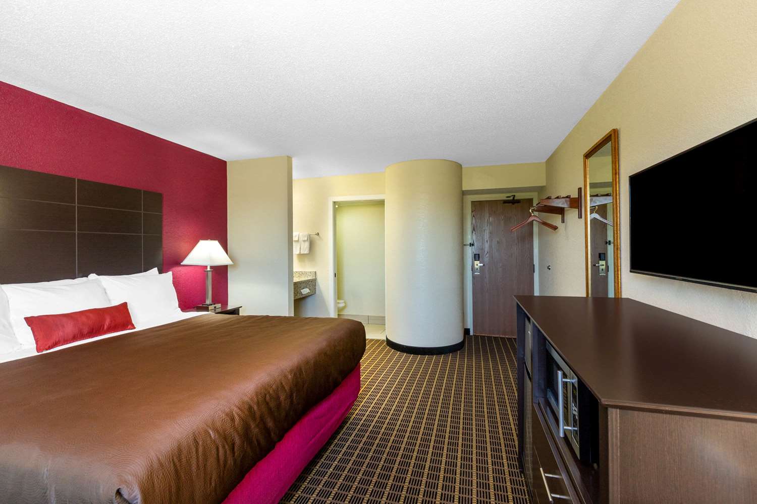 Baymont Inn and Suites by Wyndham Mukwonago 5/14