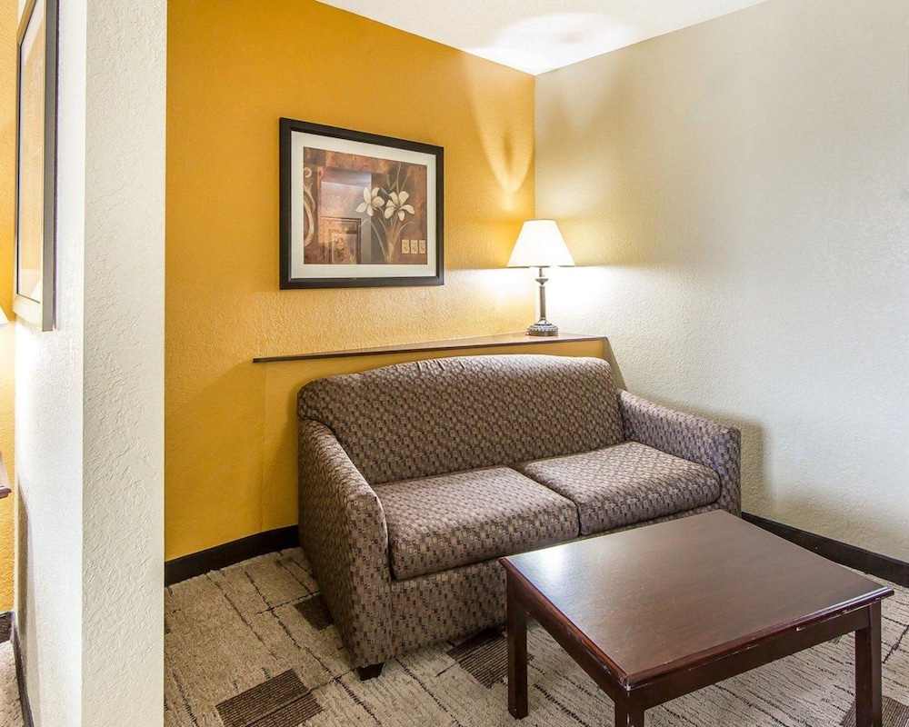 Comfort Suites Kodak Sevierville 24/40