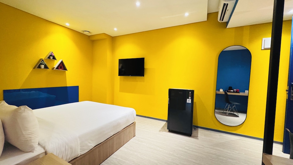 Yellow Bee Resort Cililitan 22/50