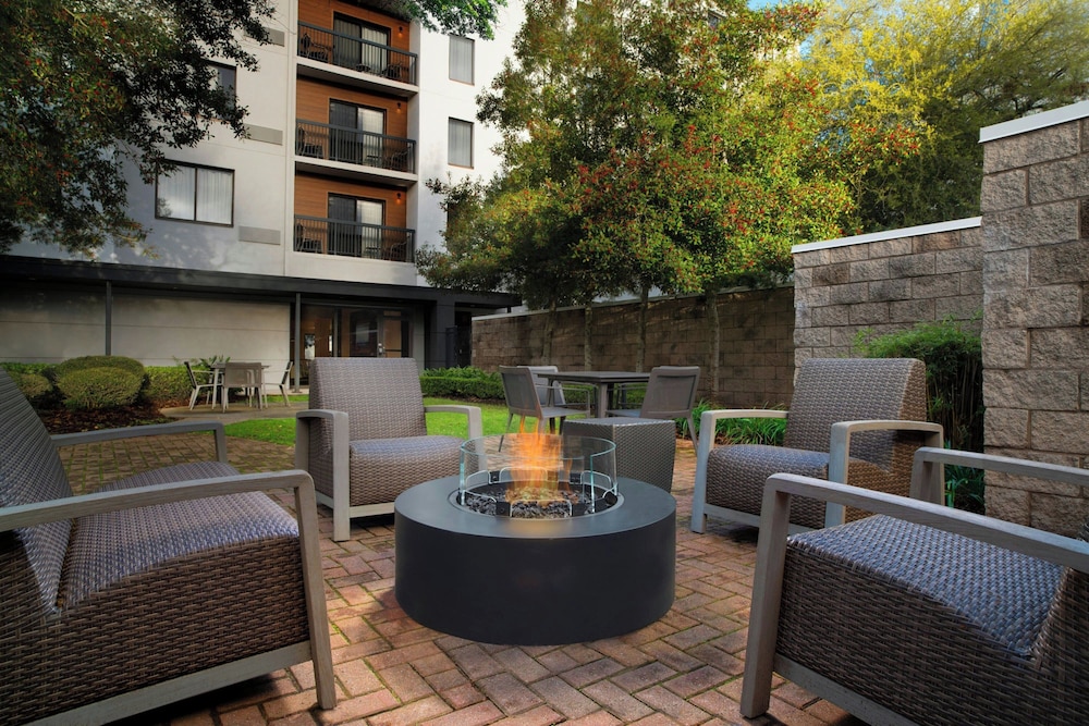 Courtyard By Marriott New Orleans Metairie 25/47