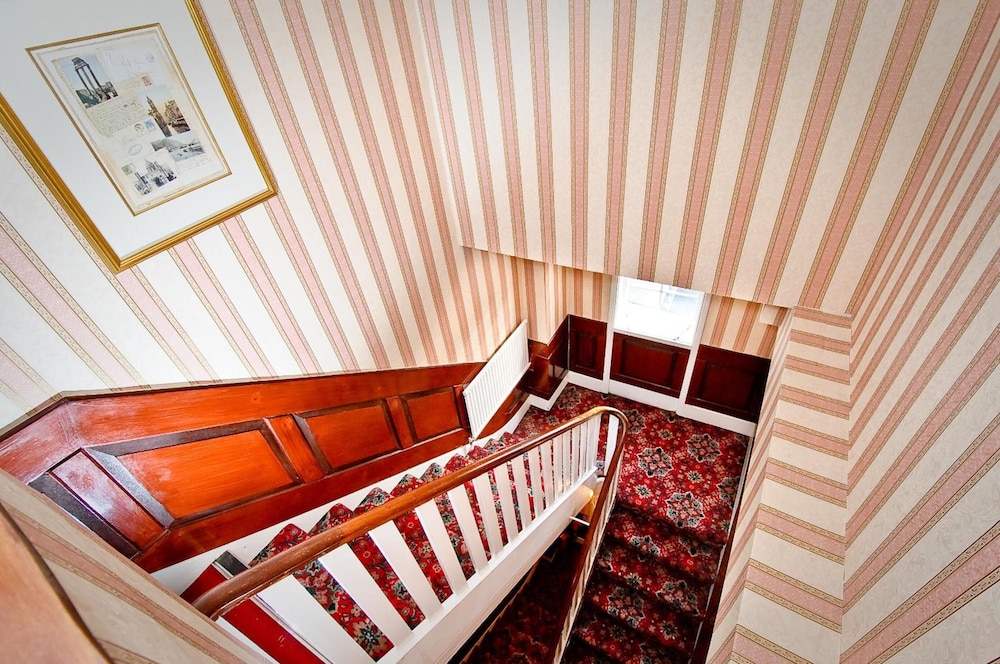 Avonmore Hotel Cartwright Gardens 24/31