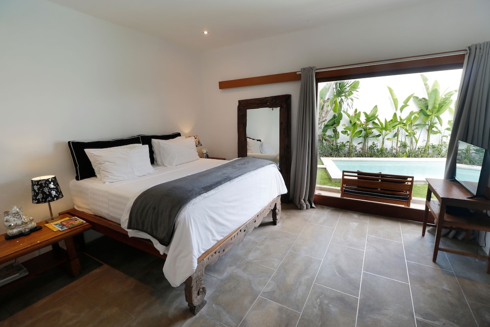 DELUXE, STUDIO, KING BED, KITCHEN