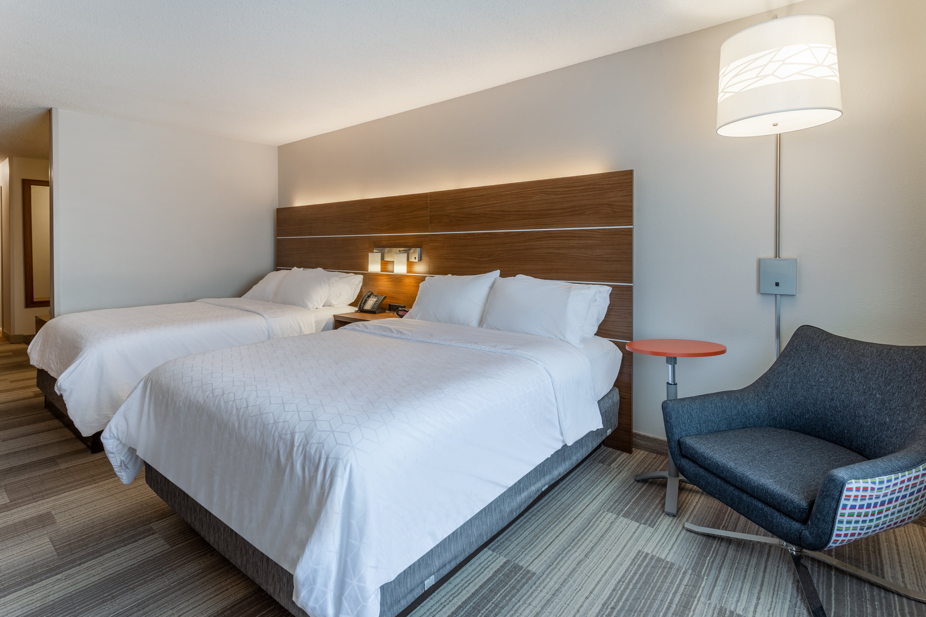 Holiday Inn Express Hotel Suites Burlington 7/39