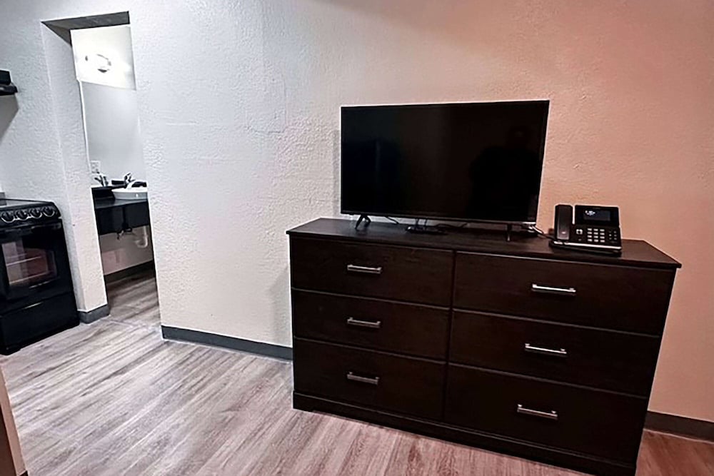 Studio City Suites, a Travelodge by Wyndham 34/37