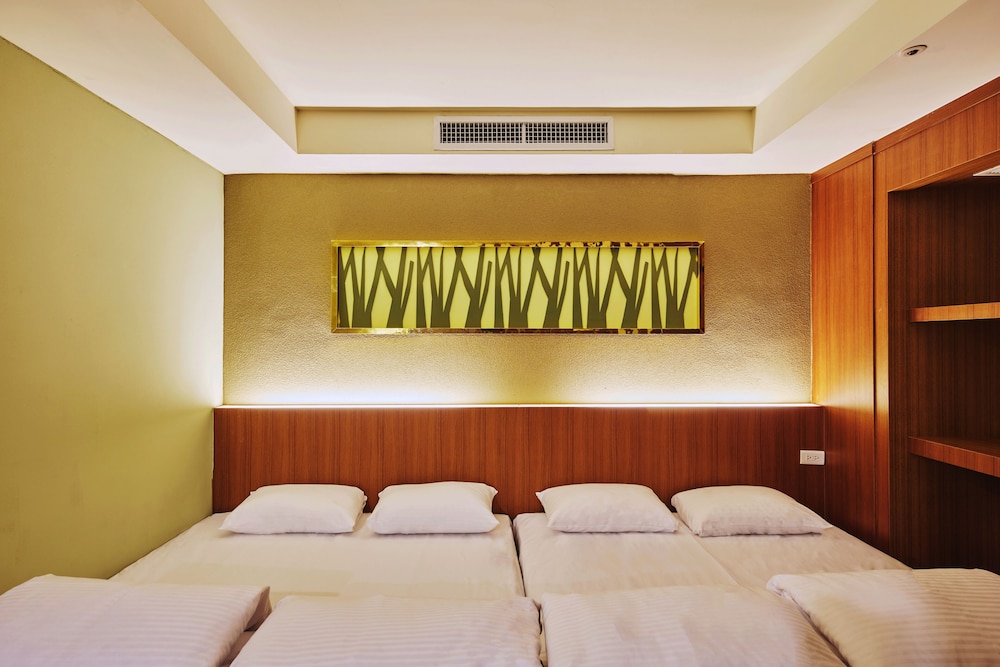Uni-Resort Ku-Kuan 10/67