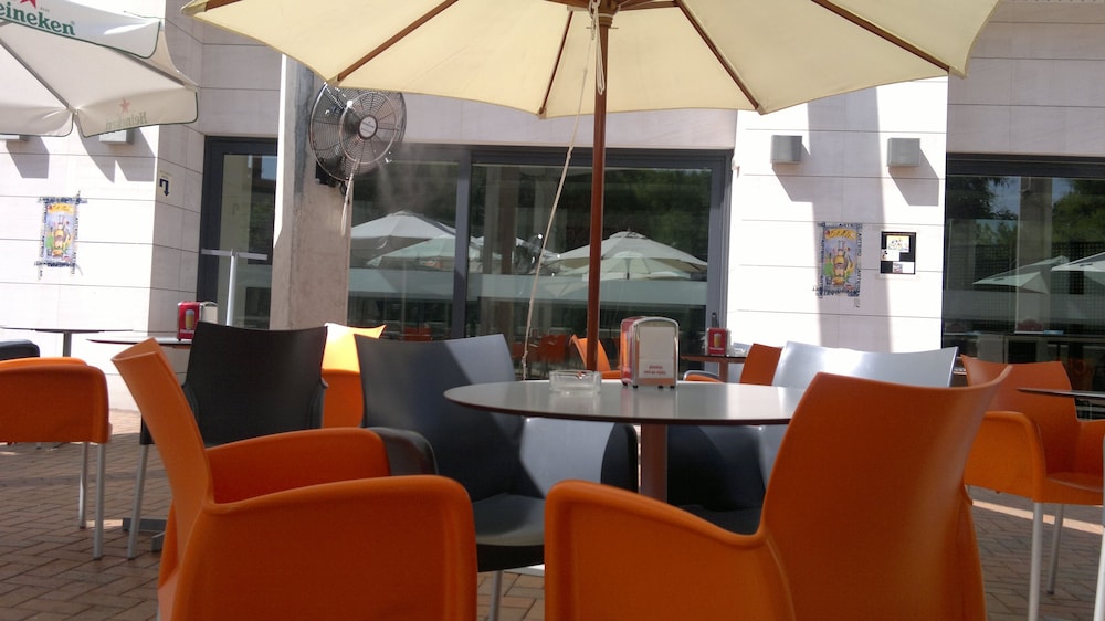 Hotel Tach Madrid Airport 36/59