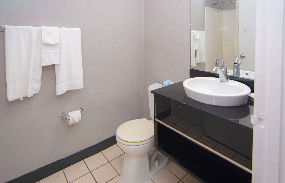 Studio 6 Extended Stay - West Palm Beach, FL 49/52
