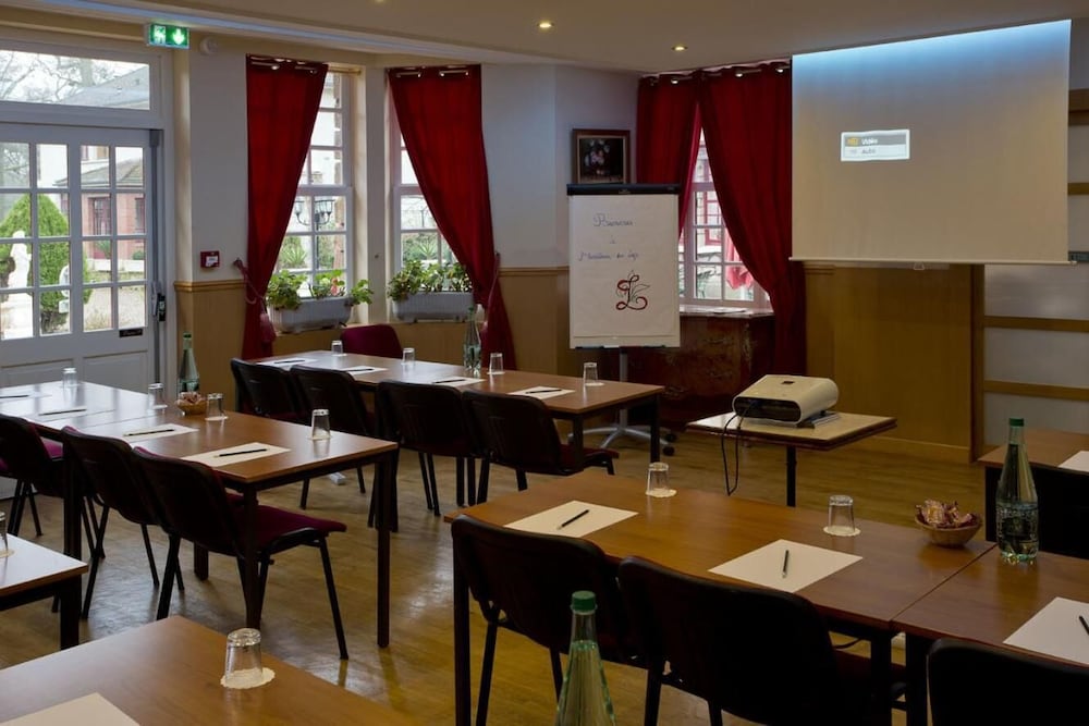 Hipotel Hostellerie Du Lys 30/49