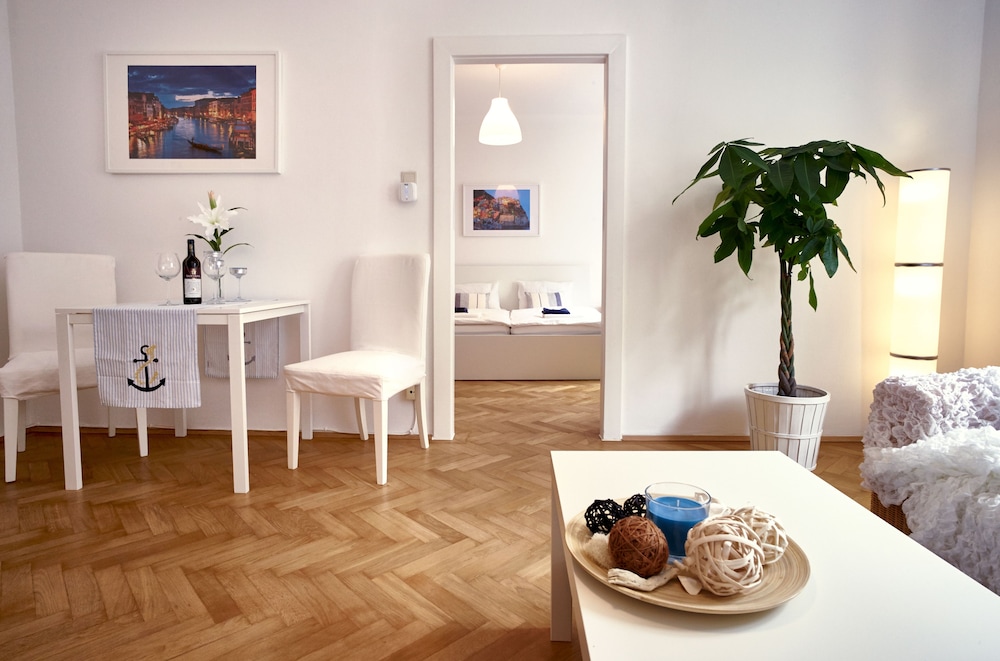 Opera City Center Apartments 34/50