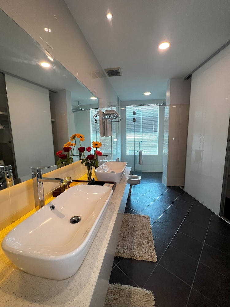 Cenang Plaza Beach Hotel 49/50