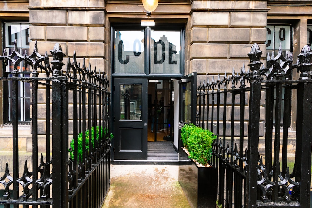 CoDE Pod Hostels THE CoURT 26/49