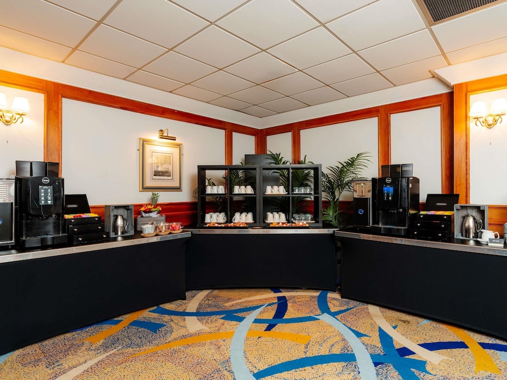 Mercure Daventry Court Hotel 73/79
