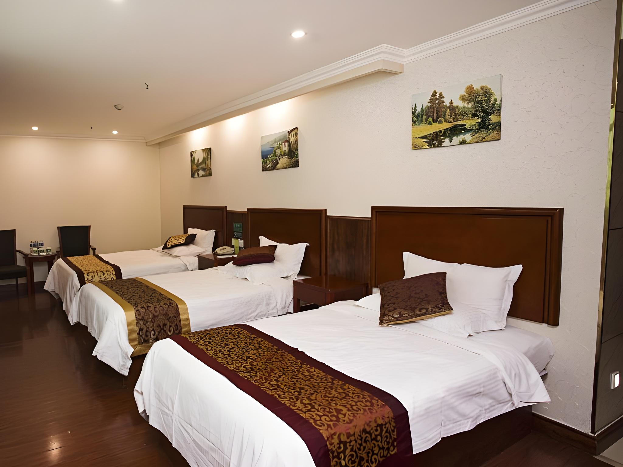 ROOM, TRIPLE