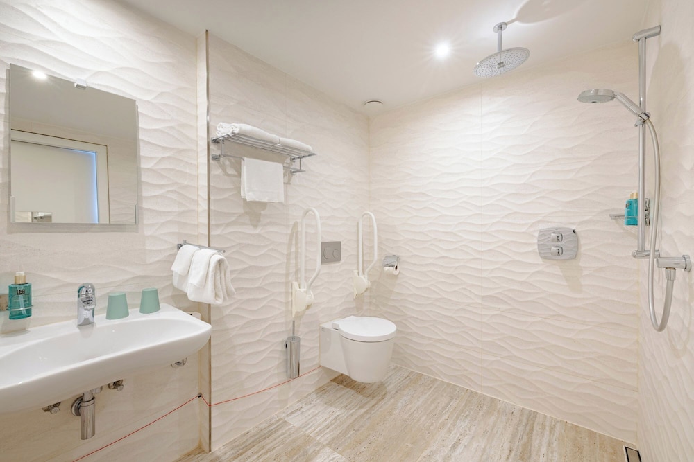 Beachhouse Hotel 37/39