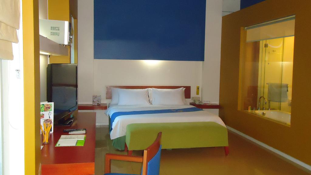 Deluxe, Double or Twin Bed
