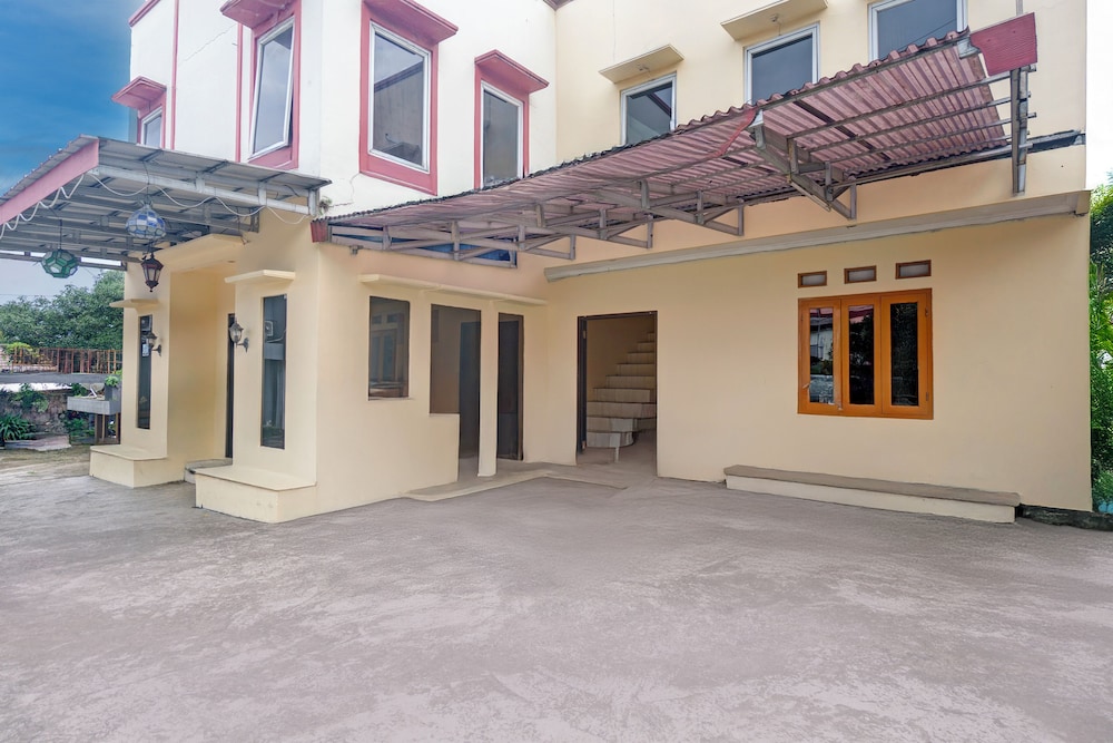 Hotel O Puncak Bogor Near Taman Safari Formerly Hotel Satya Luhur 48/50